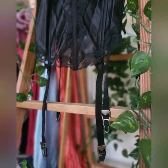 Union Made lace corset/bustier with garters - Picture 3 of 6